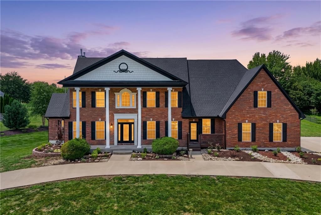 20 SE Meadowbrook Drive, Lee's Summit, MO 64082