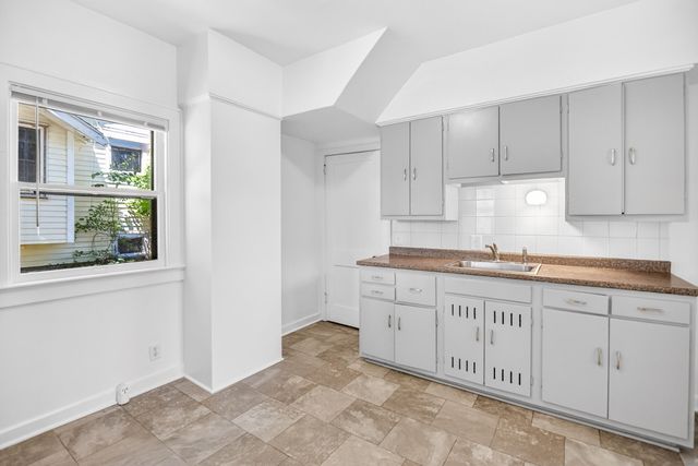 1927 Whites Road, Kalamazoo, MI 49008