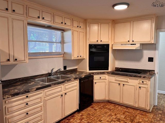 4200 UNIVERSITY AVENUE, Wichita Falls, TX 76308