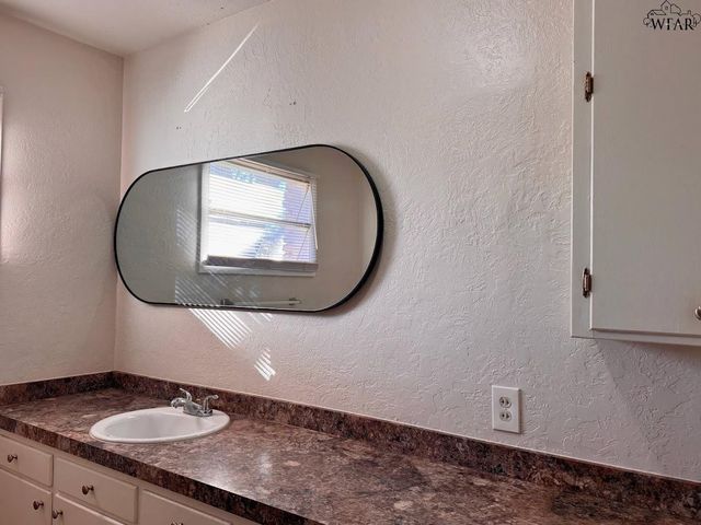 4200 UNIVERSITY AVENUE, Wichita Falls, TX 76308