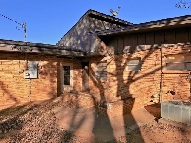 4200 UNIVERSITY AVENUE, Wichita Falls, TX 76308
