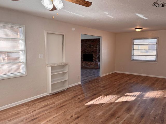 4200 UNIVERSITY AVENUE, Wichita Falls, TX 76308