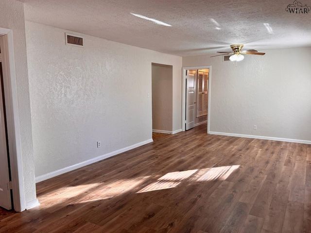 4200 UNIVERSITY AVENUE, Wichita Falls, TX 76308