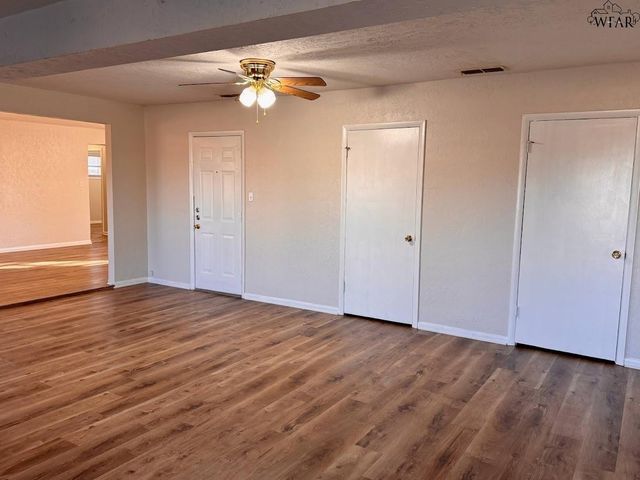 4200 UNIVERSITY AVENUE, Wichita Falls, TX 76308