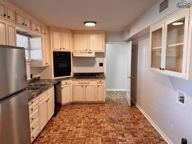 4200 UNIVERSITY AVENUE, Wichita Falls, TX 76308