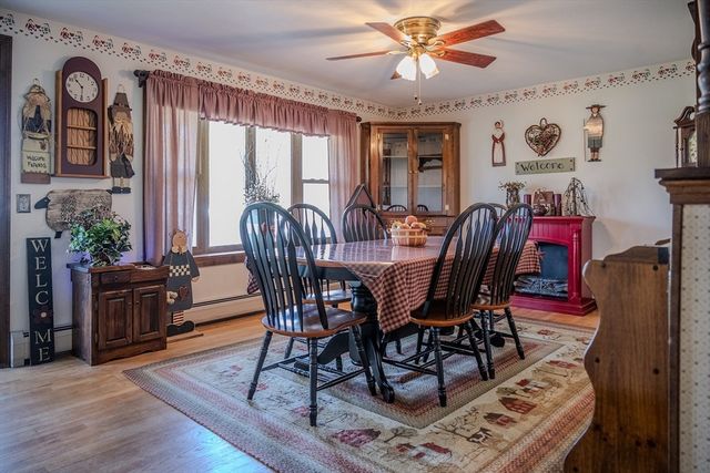 8 Applewood Ln, Holyoke, MA 01040