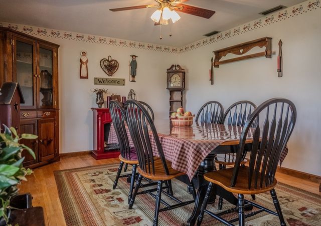 8 Applewood Ln, Holyoke, MA 01040
