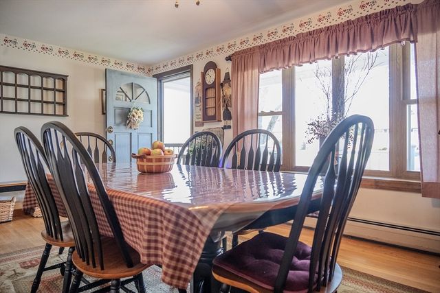 8 Applewood Ln, Holyoke, MA 01040