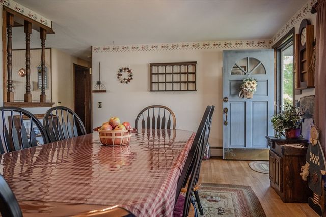 8 Applewood Ln, Holyoke, MA 01040
