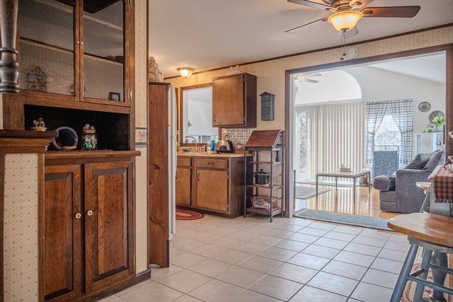 8 Applewood Ln, Holyoke, MA 01040