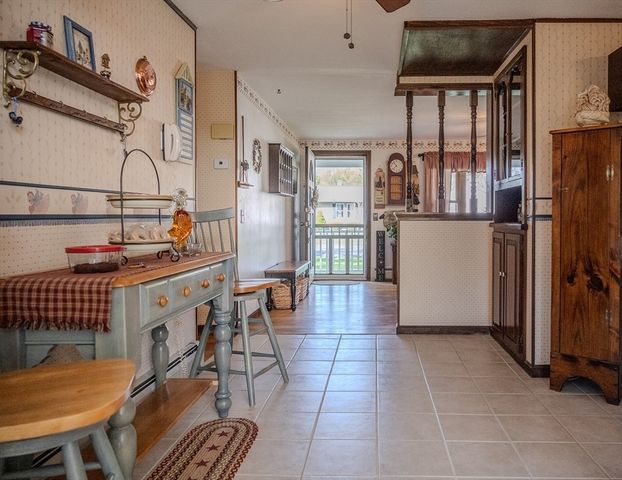 8 Applewood Ln, Holyoke, MA 01040