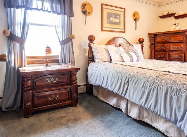 8 Applewood Ln, Holyoke, MA 01040