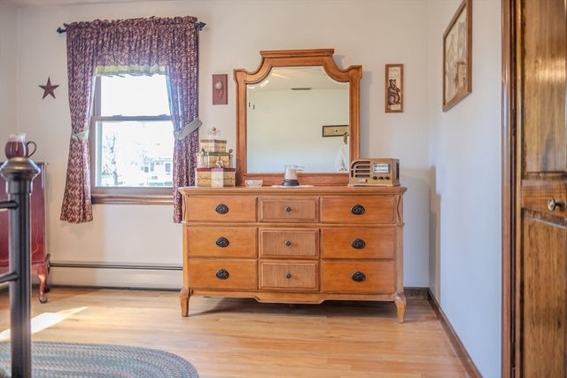 8 Applewood Ln, Holyoke, MA 01040