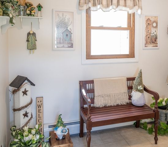 8 Applewood Ln, Holyoke, MA 01040