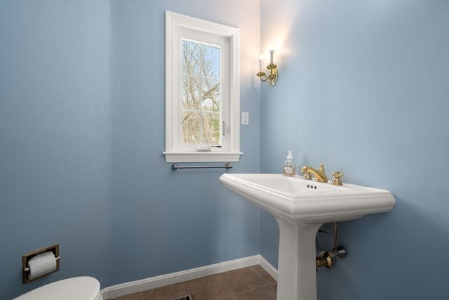 173 Conant Rd, Weston, MA 02493