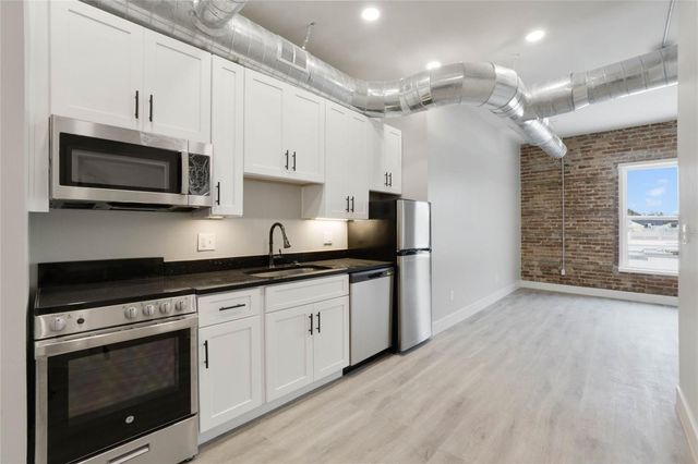 792 W MONTROSE STREET 203, Clermont, FL 34711