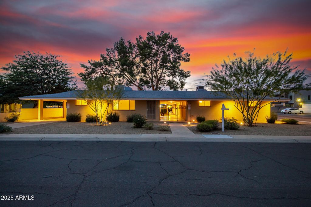 6242 N 12TH Place 2, Phoenix, AZ 85014