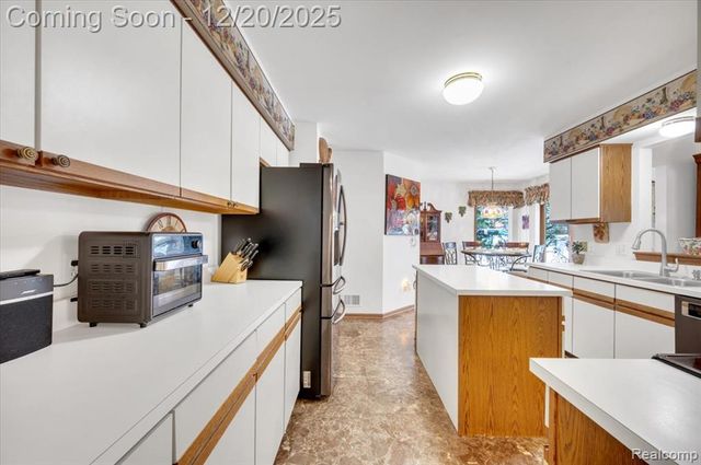 6845 Serenity Drive, Troy, MI 48098