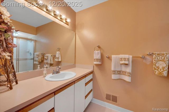 6845 Serenity Drive, Troy, MI 48098