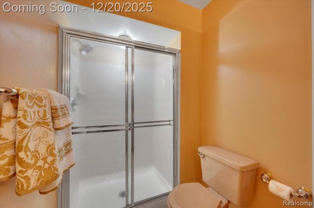 6845 Serenity Drive, Troy, MI 48098