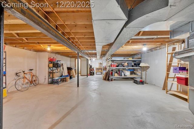 6845 Serenity Drive, Troy, MI 48098