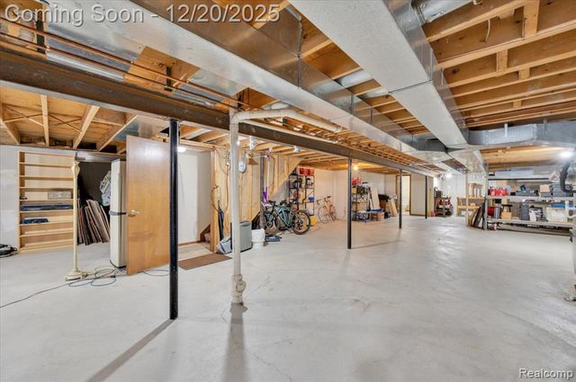 6845 Serenity Drive, Troy, MI 48098