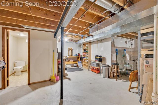 6845 Serenity Drive, Troy, MI 48098