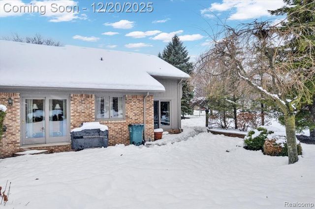 6845 Serenity Drive, Troy, MI 48098