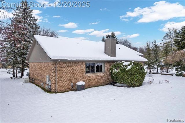 6845 Serenity Drive, Troy, MI 48098