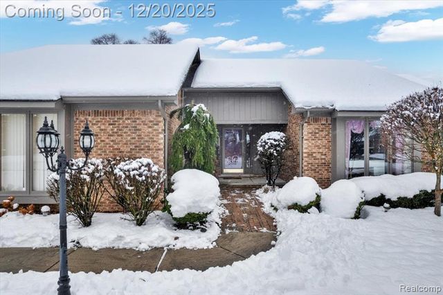 6845 Serenity Drive, Troy, MI 48098