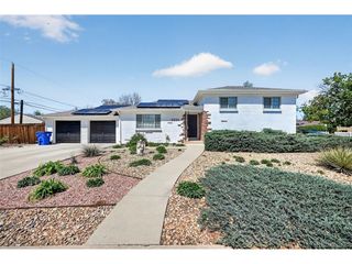 2201 Oakland St, Aurora, CO 80010
