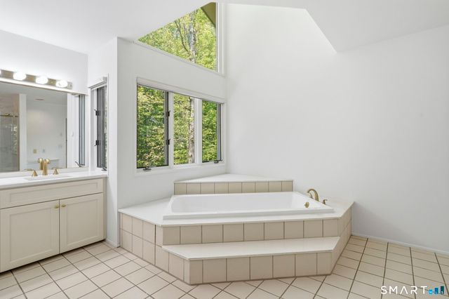 57 Grouse Lane, Woodbridge, CT 06525