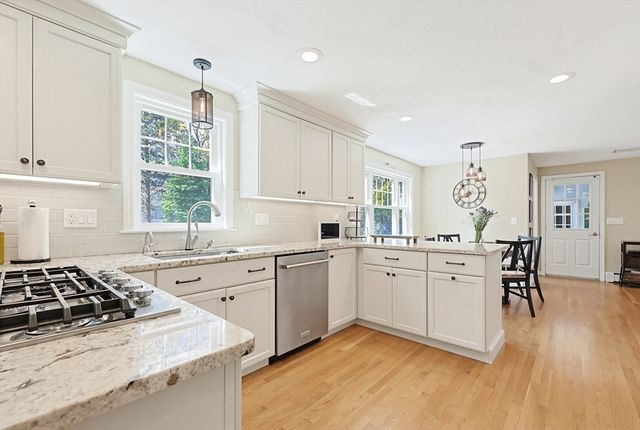 45 James St, Mansfield, MA 02048