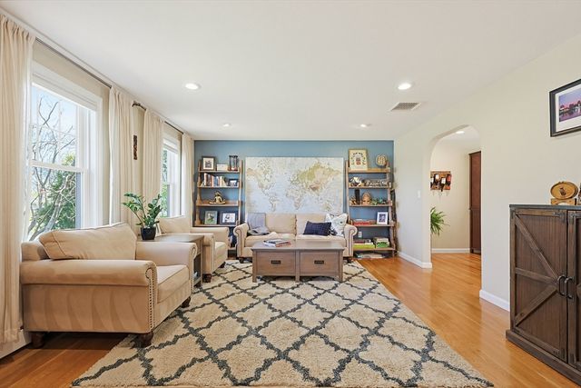 45 James St, Mansfield, MA 02048