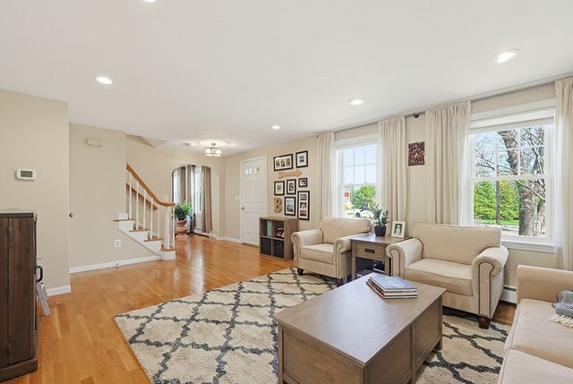 45 James St, Mansfield, MA 02048