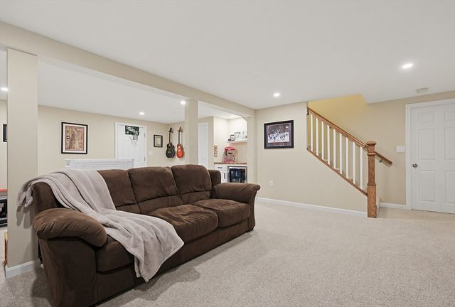 45 James St, Mansfield, MA 02048