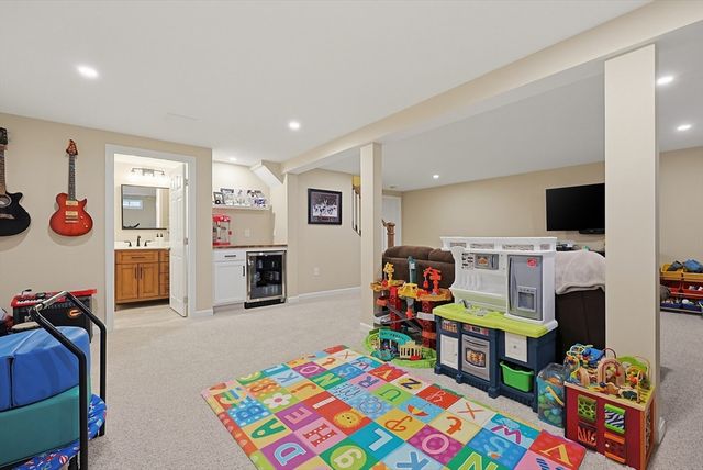 45 James St, Mansfield, MA 02048