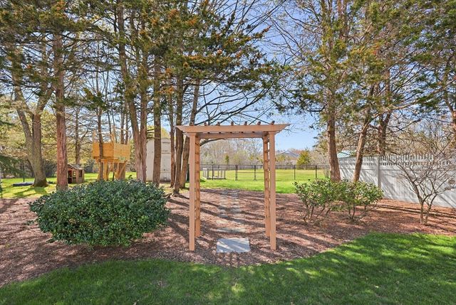 45 James St, Mansfield, MA 02048