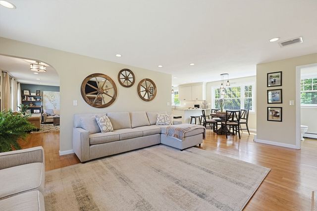 45 James St, Mansfield, MA 02048