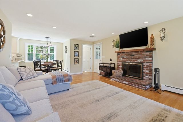 45 James St, Mansfield, MA 02048