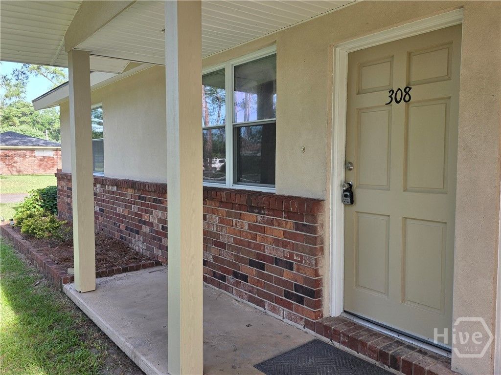 Image 2 of property listing at 308 W Sixth Street, Rincon, GA 31326