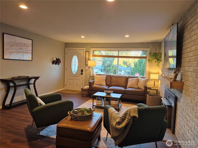 18821 SE 214th Street, Renton, WA 98058