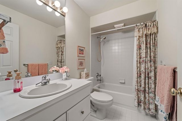 4002 Harbor Place Drive, St Clair Shores, MI 48080