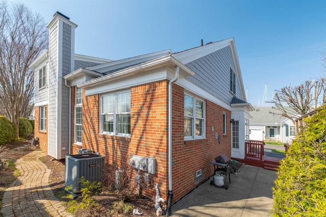 4002 Harbor Place Drive, St Clair Shores, MI 48080