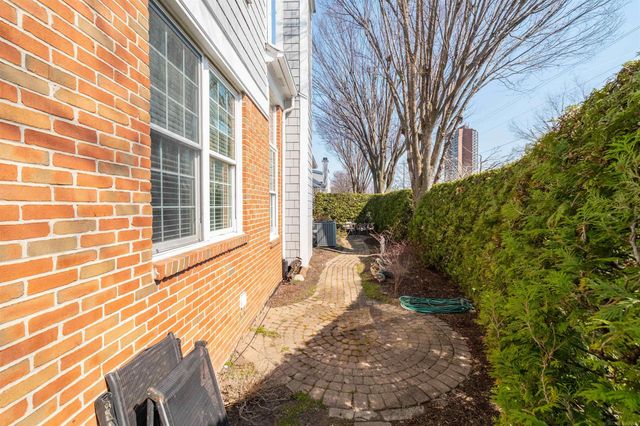 4002 Harbor Place Drive, St Clair Shores, MI 48080