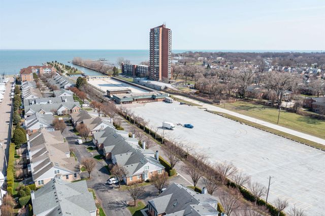 4002 Harbor Place Drive, St Clair Shores, MI 48080