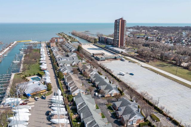 4002 Harbor Place Drive, St Clair Shores, MI 48080