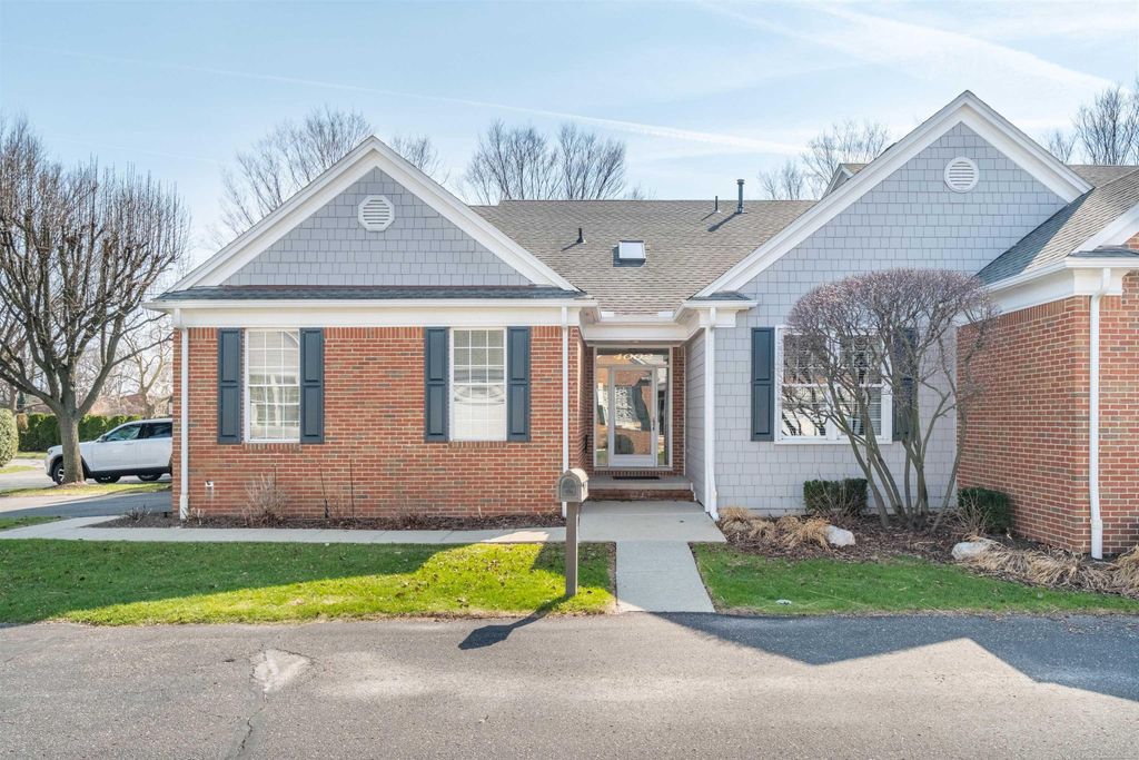 4002 Harbor Place Drive, St Clair Shores, MI 48080