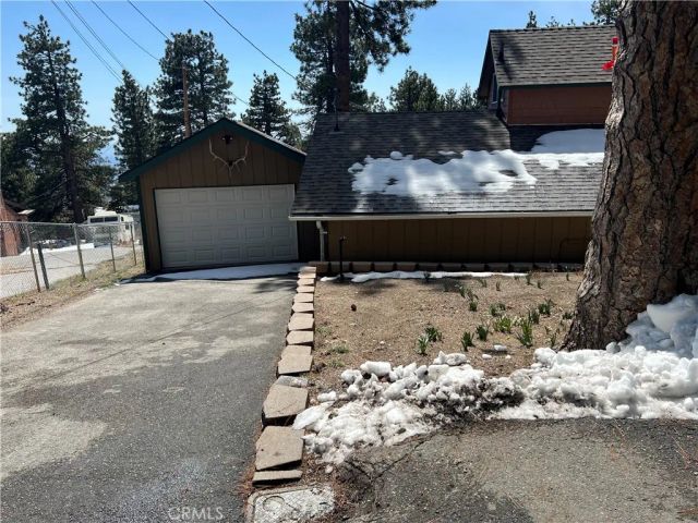 31671 Silver Spruce Drive, Running Springs, CA 92382