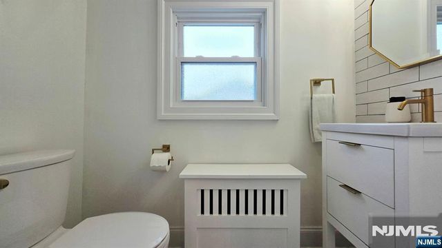 271 Castle Terrace, Lyndhurst, NJ 07071